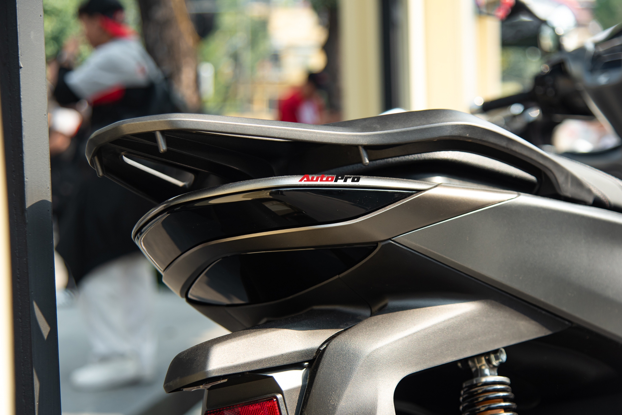 Ảnh thực tế Honda SH 350i 2025 giá gần 153 triệu đồng: Thiết kế tinh chỉnh, thêm tiện ích mà nhiều người thích - Ảnh 8