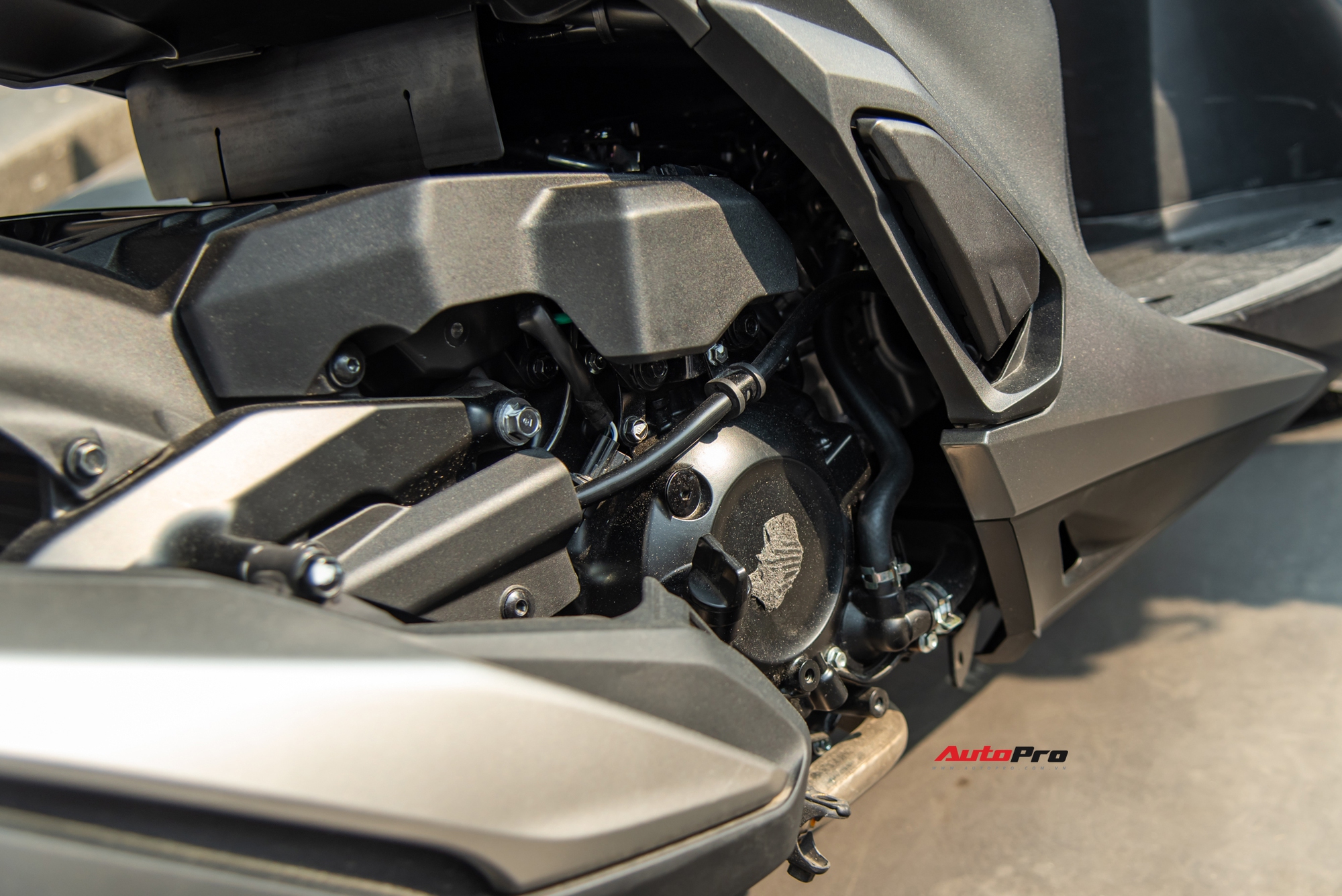 Ảnh thực tế Honda SH 350i 2025 giá gần 153 triệu đồng: Thiết kế tinh chỉnh, thêm tiện ích mà nhiều người thích - Ảnh 15