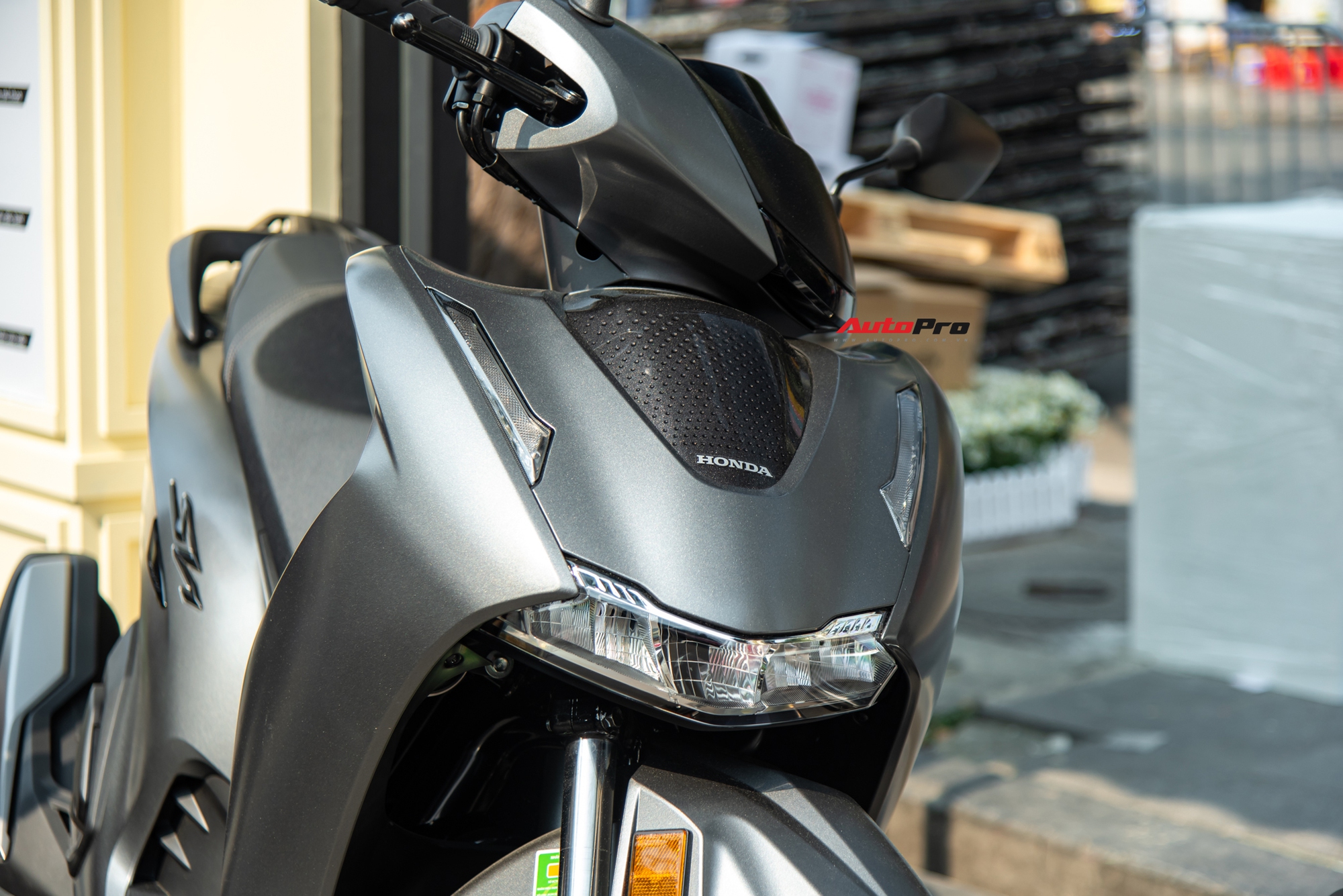 Ảnh thực tế Honda SH 350i 2025 giá gần 153 triệu đồng: Thiết kế tinh chỉnh, thêm tiện ích mà nhiều người thích - Ảnh 3