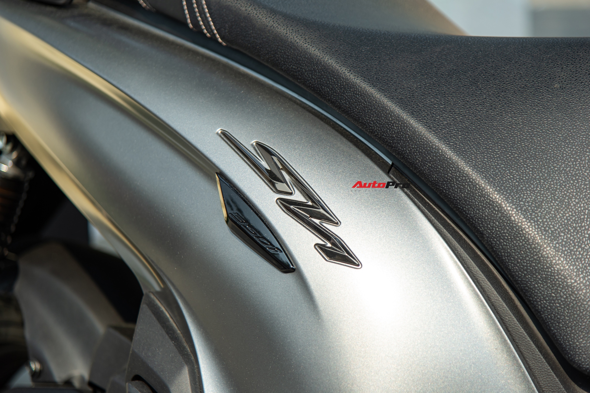 Ảnh thực tế Honda SH 350i 2025 giá gần 153 triệu đồng: Thiết kế tinh chỉnh, thêm tiện ích mà nhiều người thích - Ảnh 7