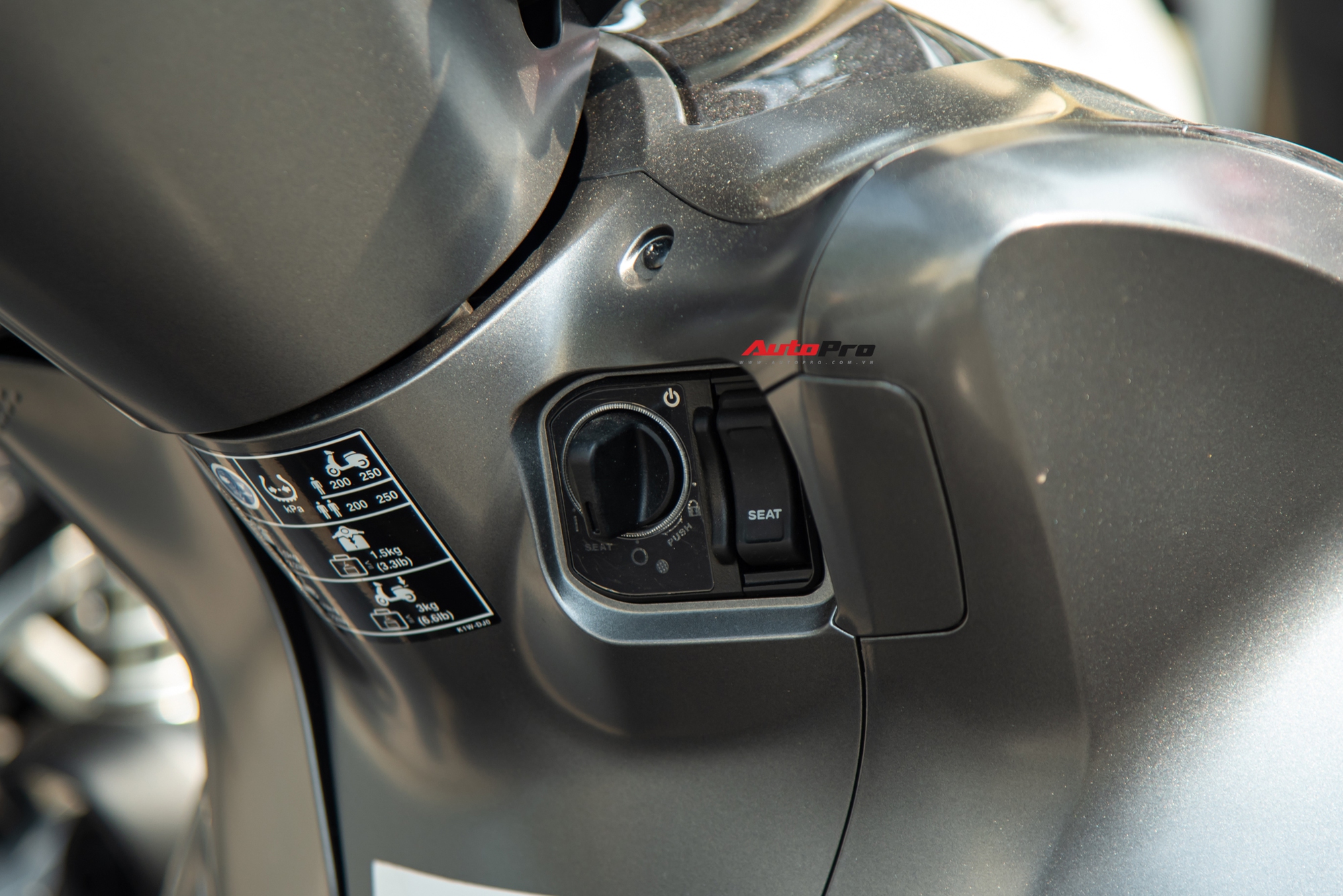 Ảnh thực tế Honda SH 350i 2025 giá gần 153 triệu đồng: Thiết kế tinh chỉnh, thêm tiện ích mà nhiều người thích - Ảnh 12