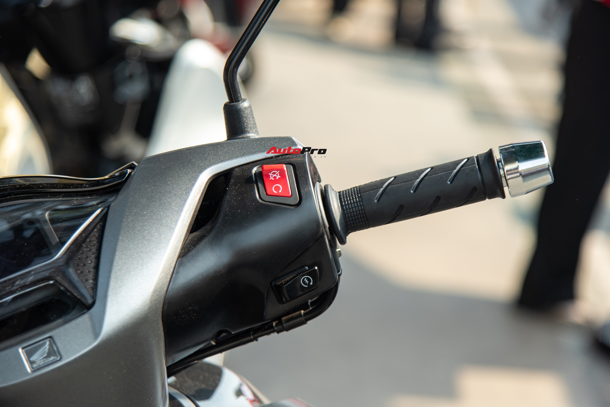 Ảnh thực tế Honda SH 350i 2025 giá gần 153 triệu đồng: Thiết kế tinh chỉnh, thêm tiện ích mà nhiều người thích - Ảnh 11