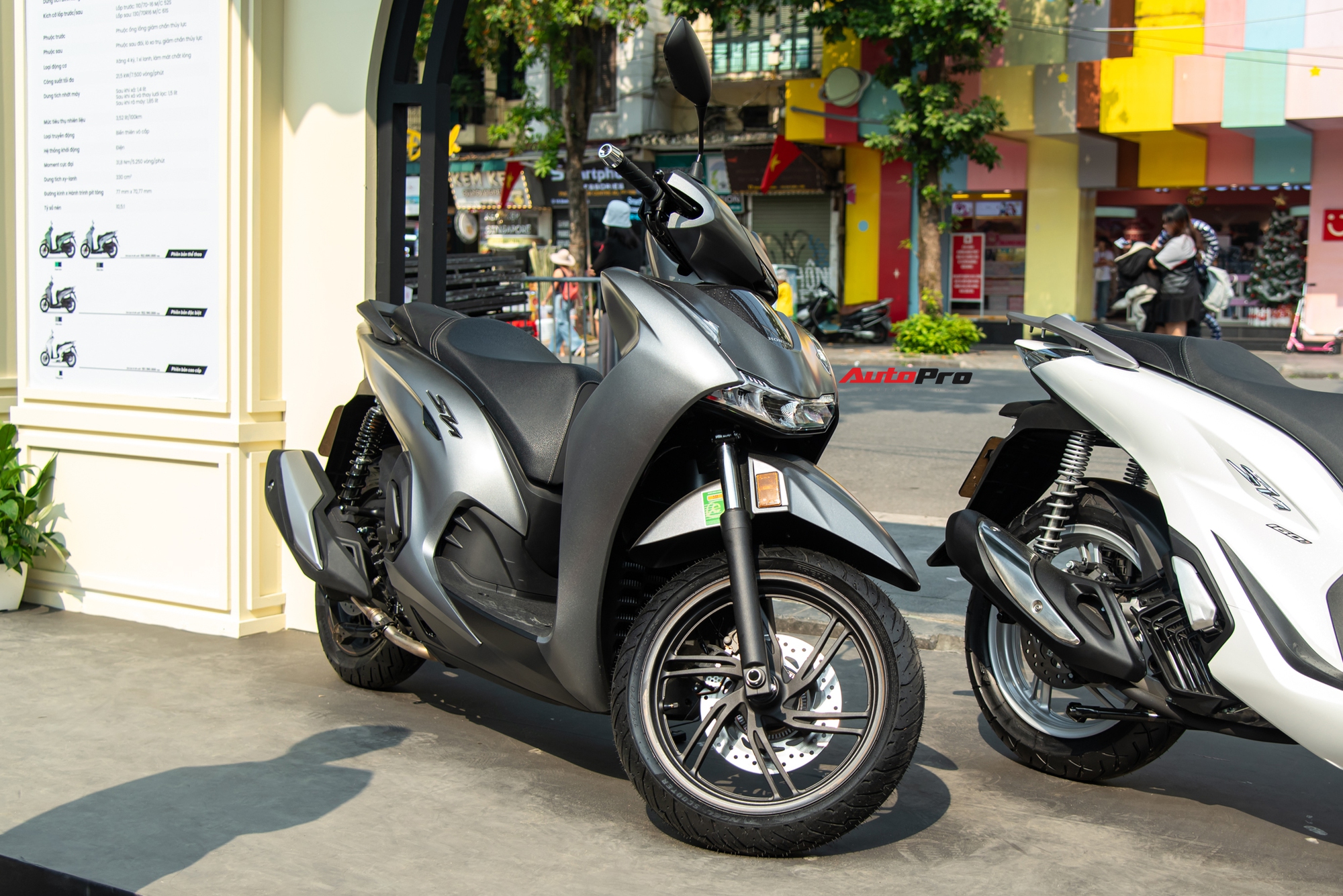 Ảnh thực tế Honda SH 350i 2025 giá gần 153 triệu đồng: Thiết kế tinh chỉnh, thêm tiện ích mà nhiều người thích - Ảnh 16