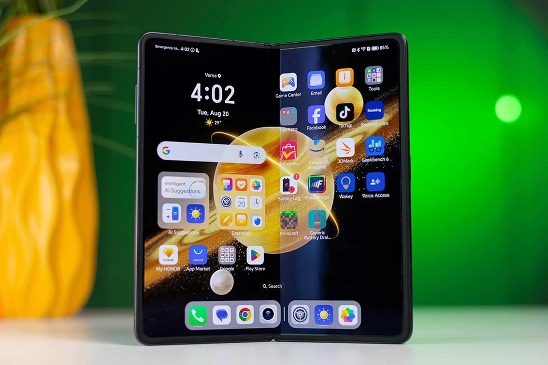 Điện thoại nắp gập mỏng nhất thế giới, khiến "con cưng" của Samsung phải "nể", khách Việt ào ào chốt đơn - Ảnh 2