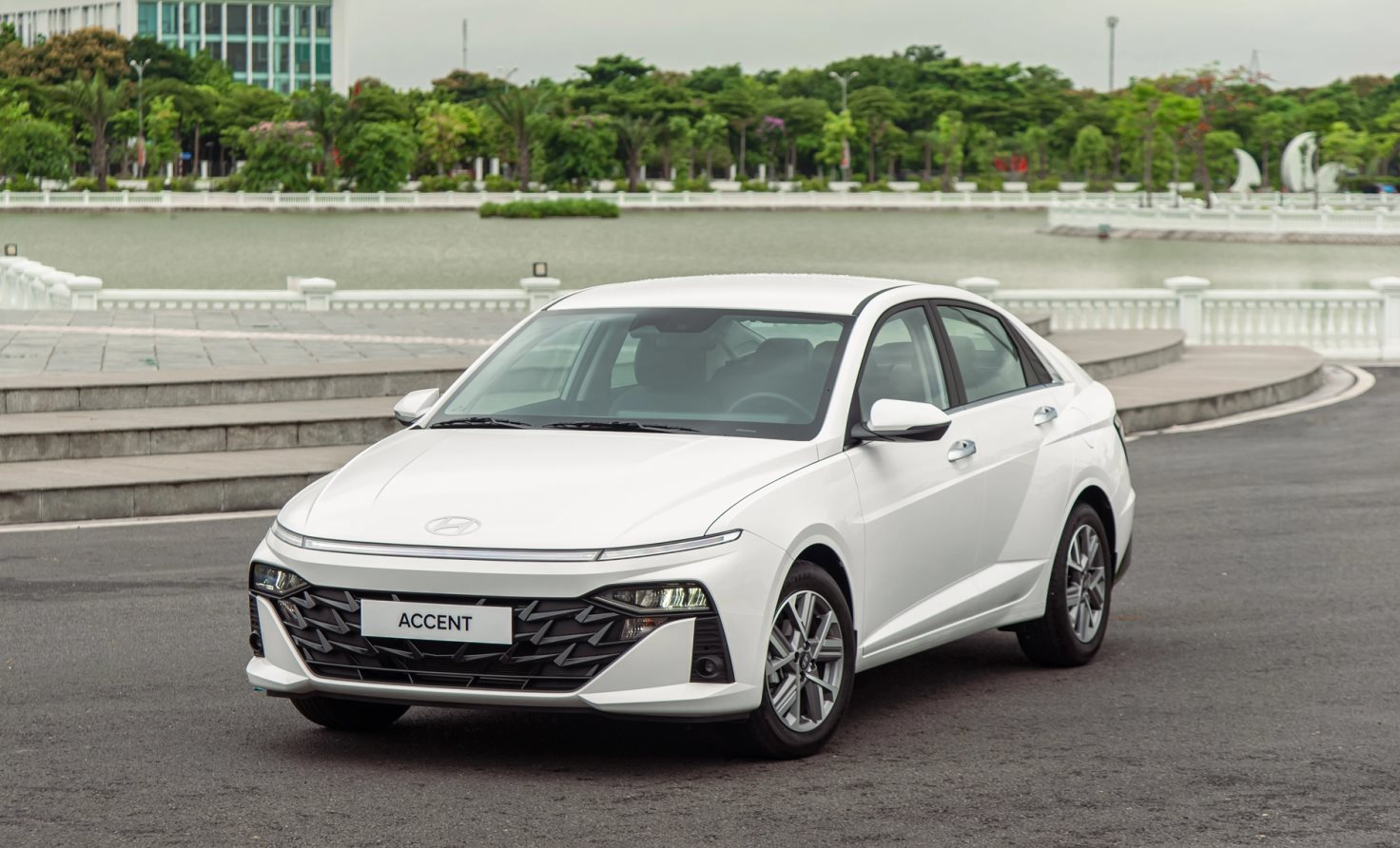 Hyundai bán hơn 10.300 xe trong tháng 11- Accent, Santa Fe ghi điểm doanh số - Ảnh 1