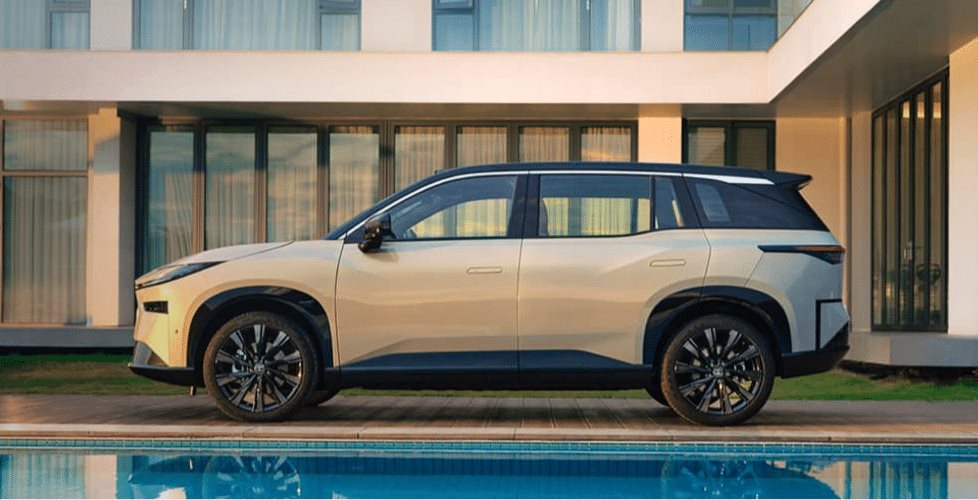 Tân binh SUV điện Toyota ngang cỡ Mazda CX-5: giá từ 348 triệu đồng, phạm vi hoạt động ấn tượng 620 km - Ảnh 1