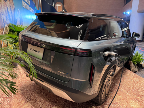 Xe hybrid sạc ngoài chưa được chuộng - Ảnh 1