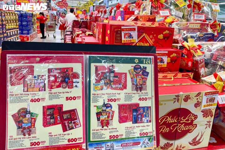 Nước mắm, dầu ăn, xà phòng hóa giỏ quà Tết độc lạ - Ảnh 8