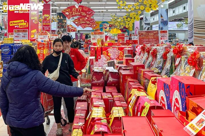 Nước mắm, dầu ăn, xà phòng hóa giỏ quà Tết độc lạ - Ảnh 9