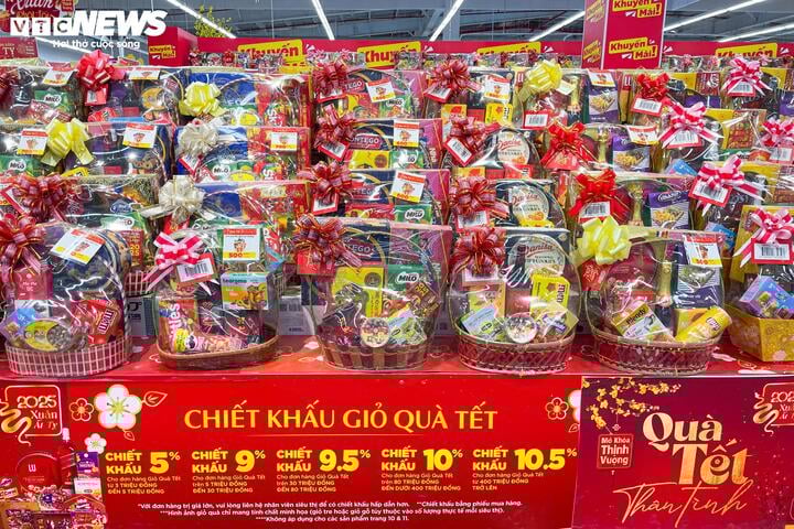 Nước mắm, dầu ăn, xà phòng hóa giỏ quà Tết độc lạ - Ảnh 10