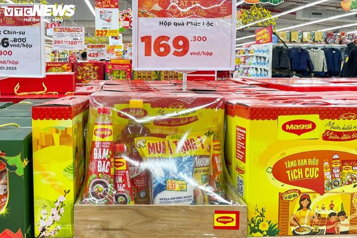 Nước mắm, dầu ăn, xà phòng hóa giỏ quà Tết độc lạ - Ảnh 6