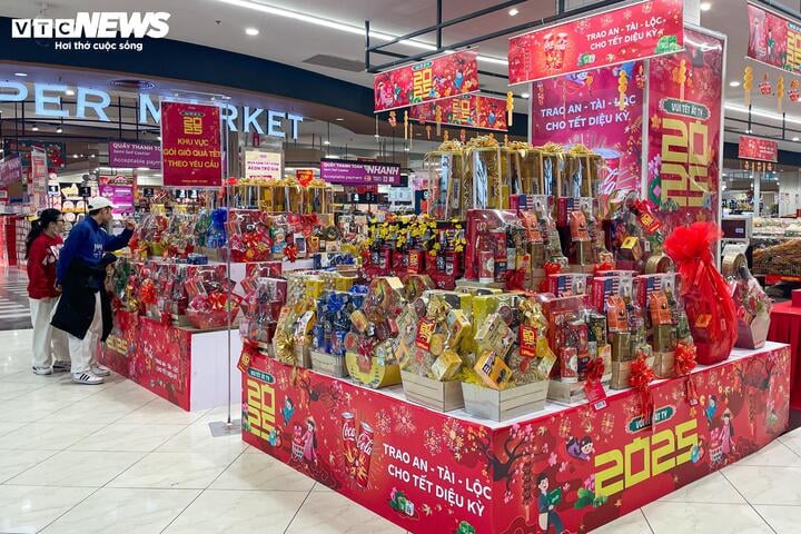 Nước mắm, dầu ăn, xà phòng hóa giỏ quà Tết độc lạ - Ảnh 15