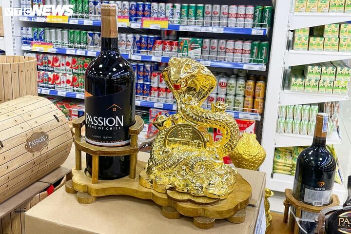 Nước mắm, dầu ăn, xà phòng hóa giỏ quà Tết độc lạ - Ảnh 18