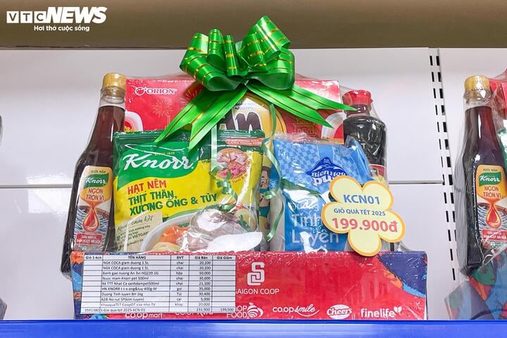Nước mắm, dầu ăn, xà phòng hóa giỏ quà Tết độc lạ - Ảnh 5