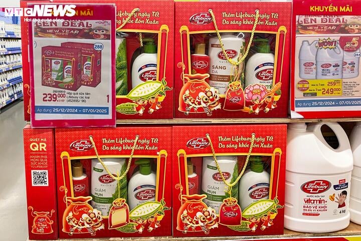 Nước mắm, dầu ăn, xà phòng hóa giỏ quà Tết độc lạ - Ảnh 13