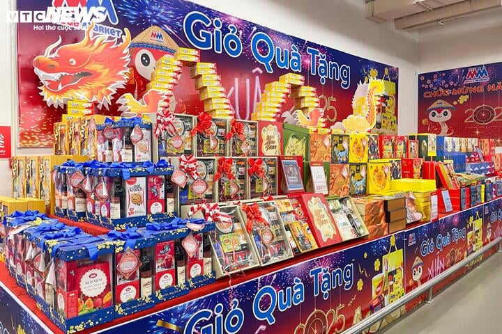 Nước mắm, dầu ăn, xà phòng hóa giỏ quà Tết độc lạ - Ảnh 11