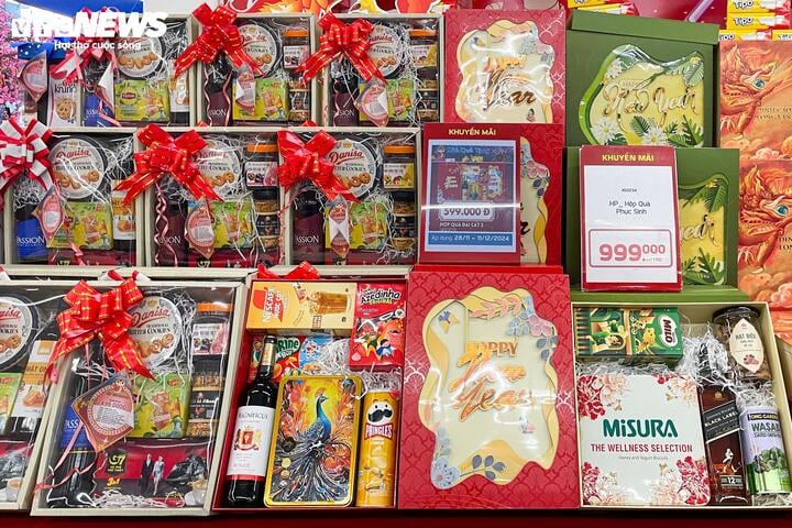 Nước mắm, dầu ăn, xà phòng hóa giỏ quà Tết độc lạ - Ảnh 14