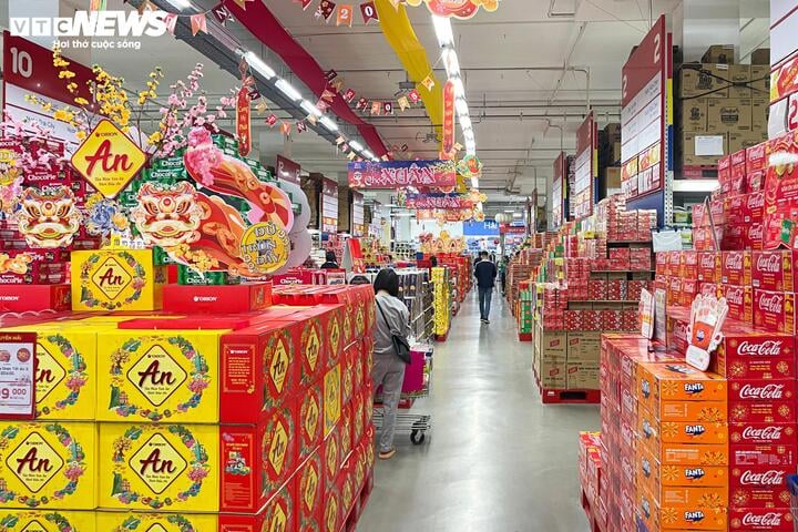 Nước mắm, dầu ăn, xà phòng hóa giỏ quà Tết độc lạ - Ảnh 19