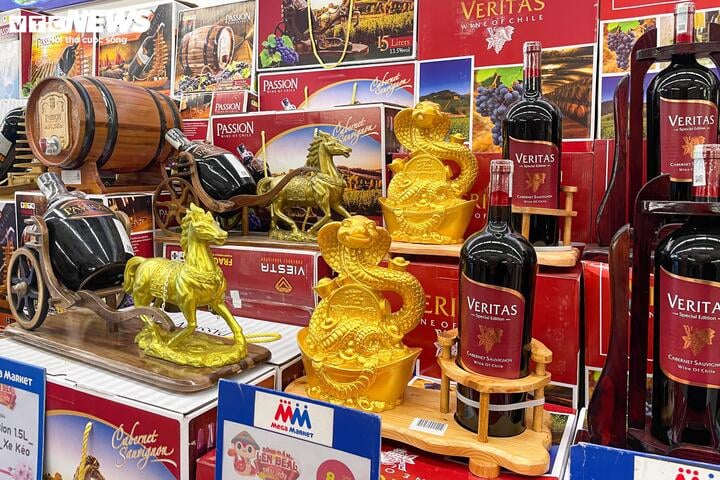 Nước mắm, dầu ăn, xà phòng hóa giỏ quà Tết độc lạ - Ảnh 17