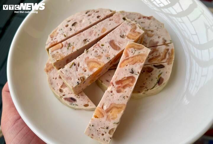 Món đặc sản từ loại gà siêu đắt đỏ 'cháy hàng' trước Tết - Ảnh 1