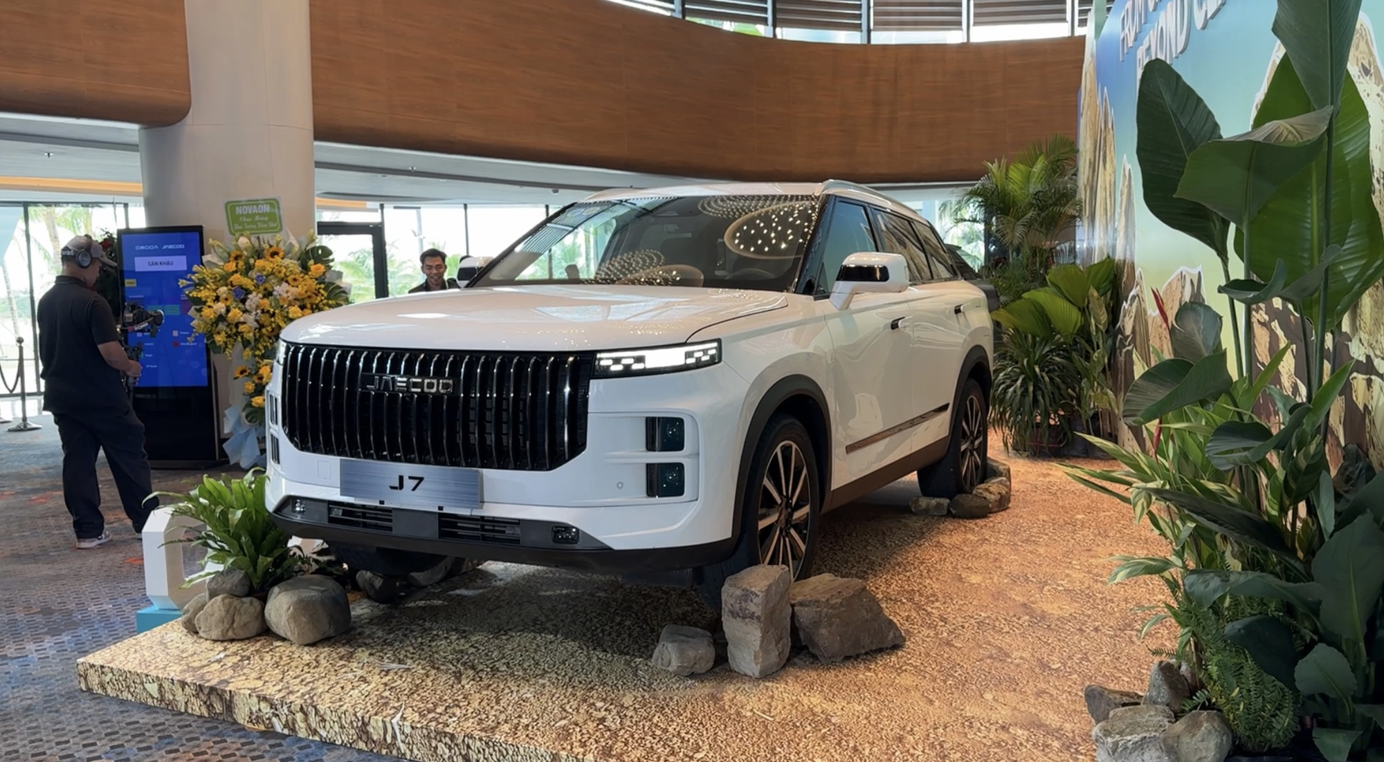 Jaecoo J7 đã ra biển, lăn bánh trên đường phố Việt Nam, dễ mở bán sớm đấu CR-V bằng 2 bản xăng, hybrid, có AWD - Ảnh 2