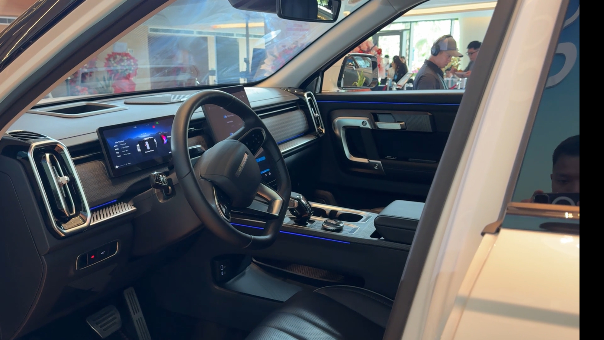 Jaecoo J7 đã ra biển, lăn bánh trên đường phố Việt Nam, dễ mở bán sớm đấu CR-V bằng 2 bản xăng, hybrid, có AWD - Ảnh 10