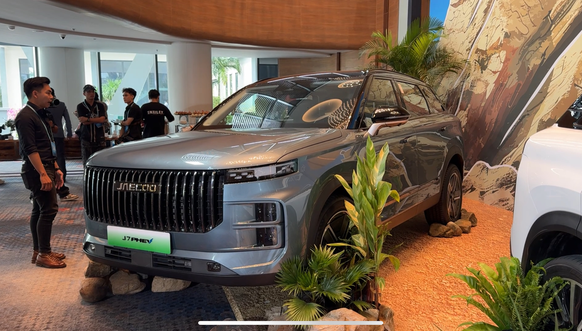 Jaecoo J7 đã ra biển, lăn bánh trên đường phố Việt Nam, dễ mở bán sớm đấu CR-V bằng 2 bản xăng, hybrid, có AWD - Ảnh 3