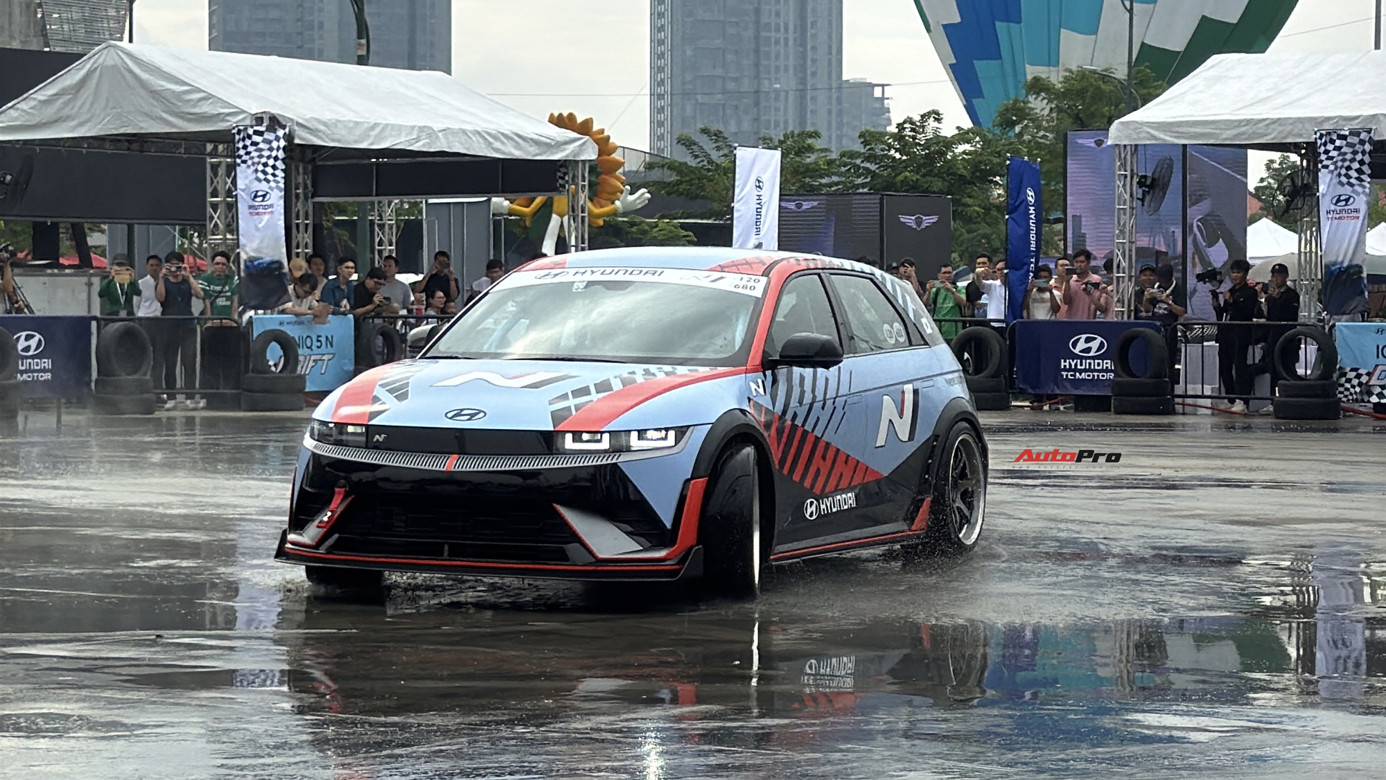 Cận cảnh Hyundai Ioniq 5 N độ drift vừa về Việt Nam: Gần 650 mã, thêm khung chống lật và phanh tay, giả lập sang số như xe xăng - Ảnh 13