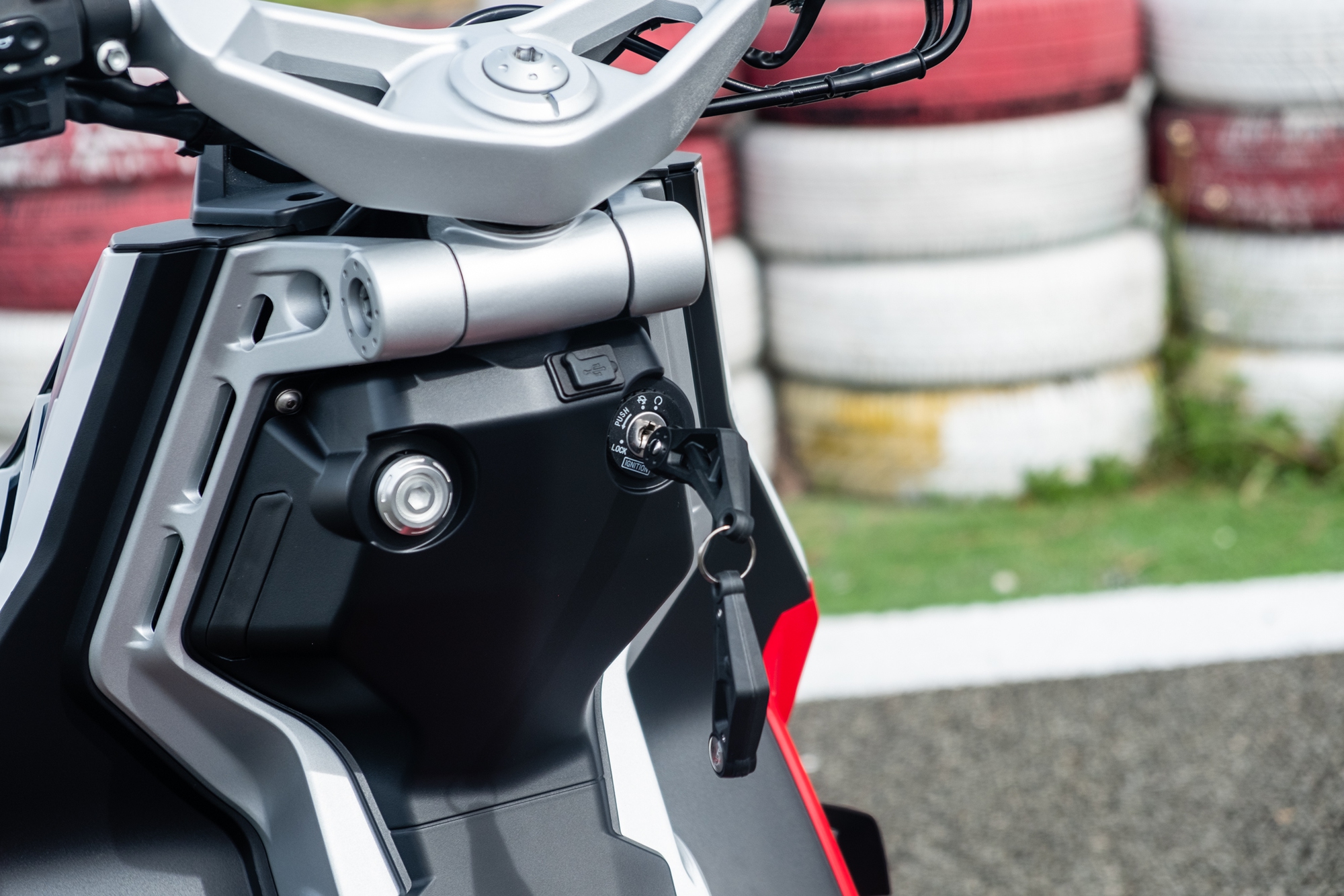 Italjet Dragster 300 ra mắt Việt Nam: Thiết kế lạ, giá dễ 200 triệu song cốp nhỏ, không có chìa khóa thông minh - Ảnh 13