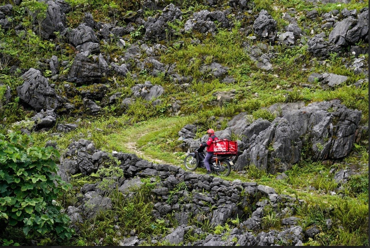 Shipper chạy đua trong mùa cao điểm - Doanh nghiệp chuyển phát sẵn sàng phục vụ Tết - Ảnh 3