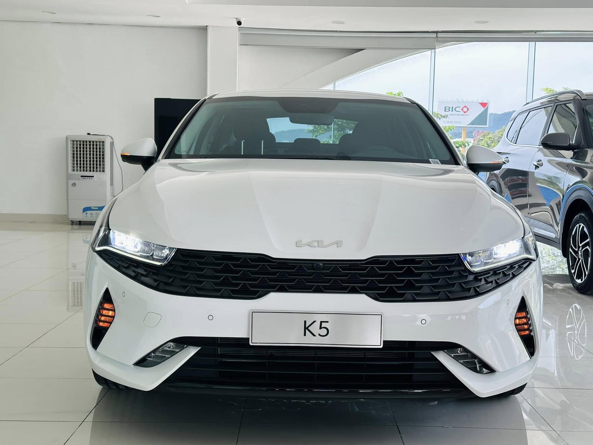 Kia K5 thanh lý còn từ 784 triệu tại đại lý, xe hạng D rẻ hơn cả Honda Civic hạng C bản tiêu chuẩn - Ảnh 2