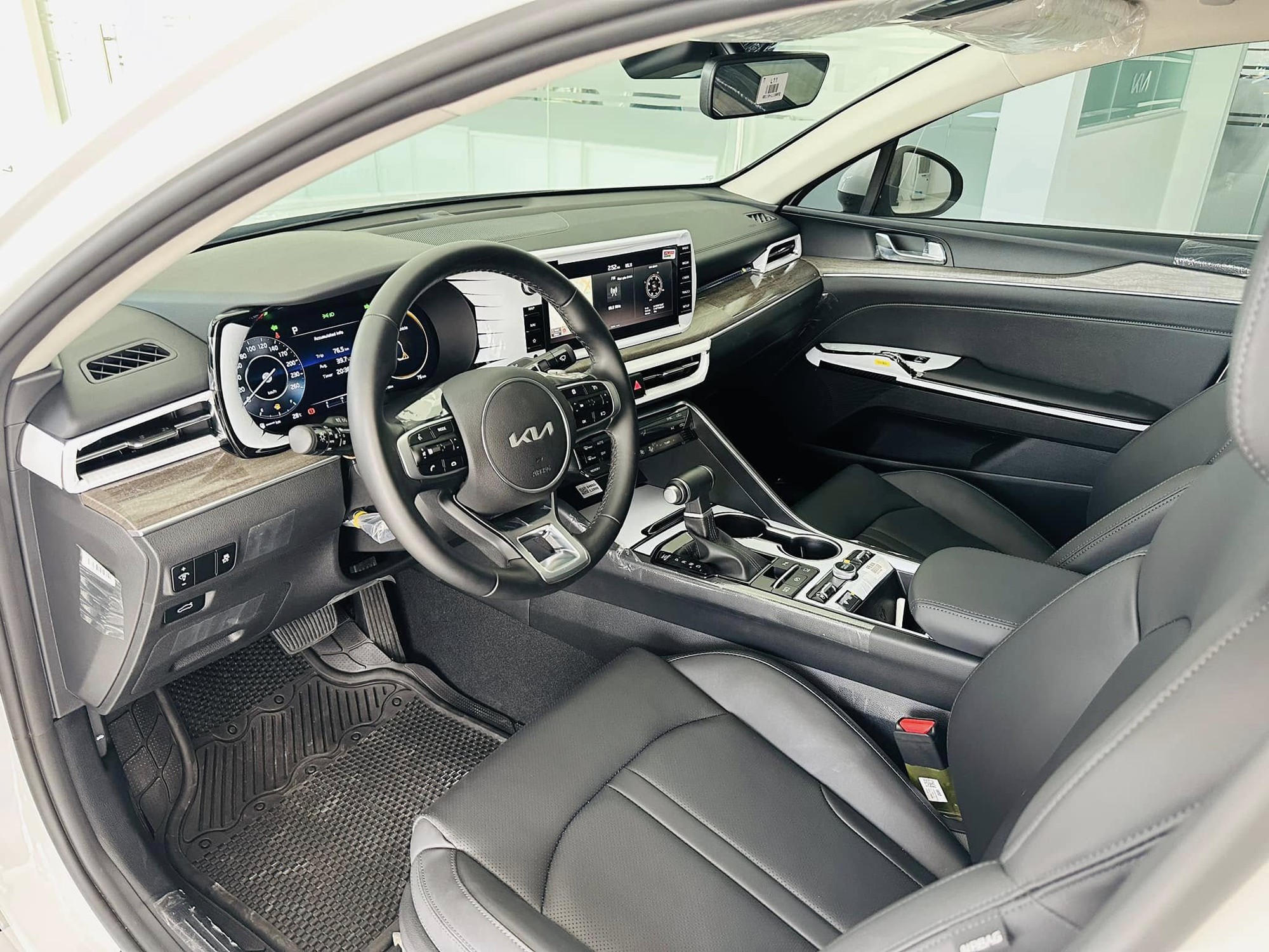 Kia K5 thanh lý còn từ 784 triệu tại đại lý, xe hạng D rẻ hơn cả Honda Civic hạng C bản tiêu chuẩn - Ảnh 4