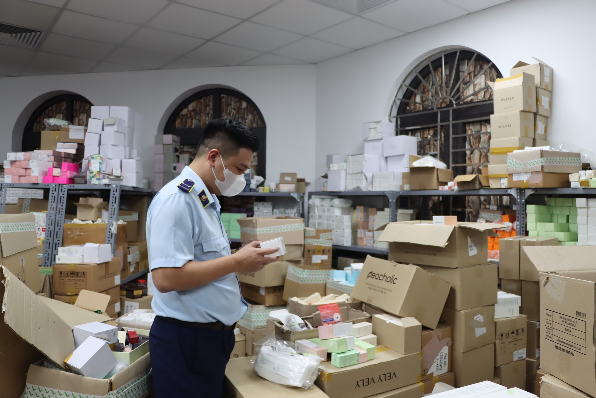 Bán hàng không rõ xuất xứ, "hot girl" livestream xin nộp tiền phạt để không bị khởi tố - Ảnh 1