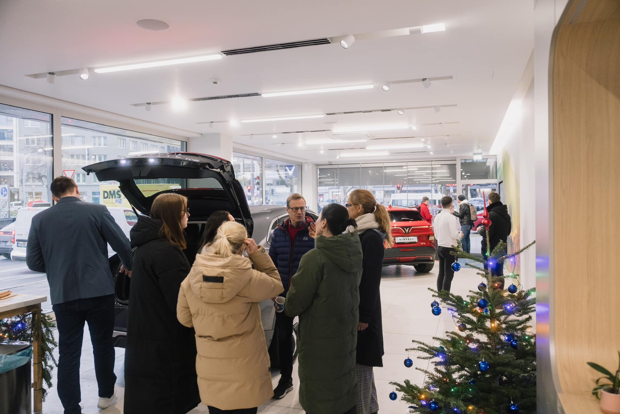 Sau VF 8, VinFast tiếp tục mang VF 6 đến châu Âu, giá thấp nhất hơn 900 triệu đồng - Ảnh 4