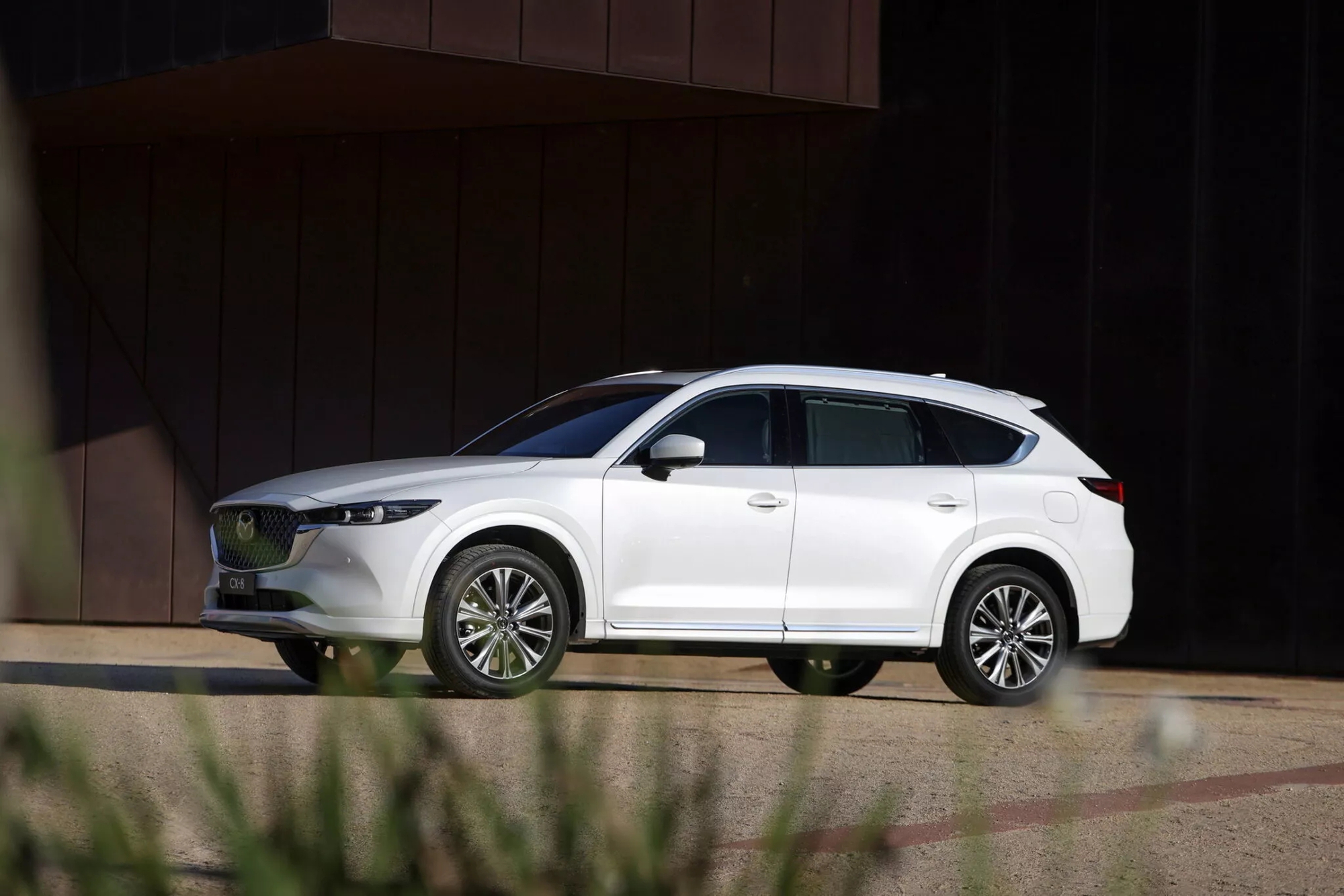 Mazda CX-8 2024 giá từ 969 triệu đồng: Bỏ 1 bản, tăng giá nhẹ, thêm tính năng nhiều người cần khi đi xa - Ảnh 2