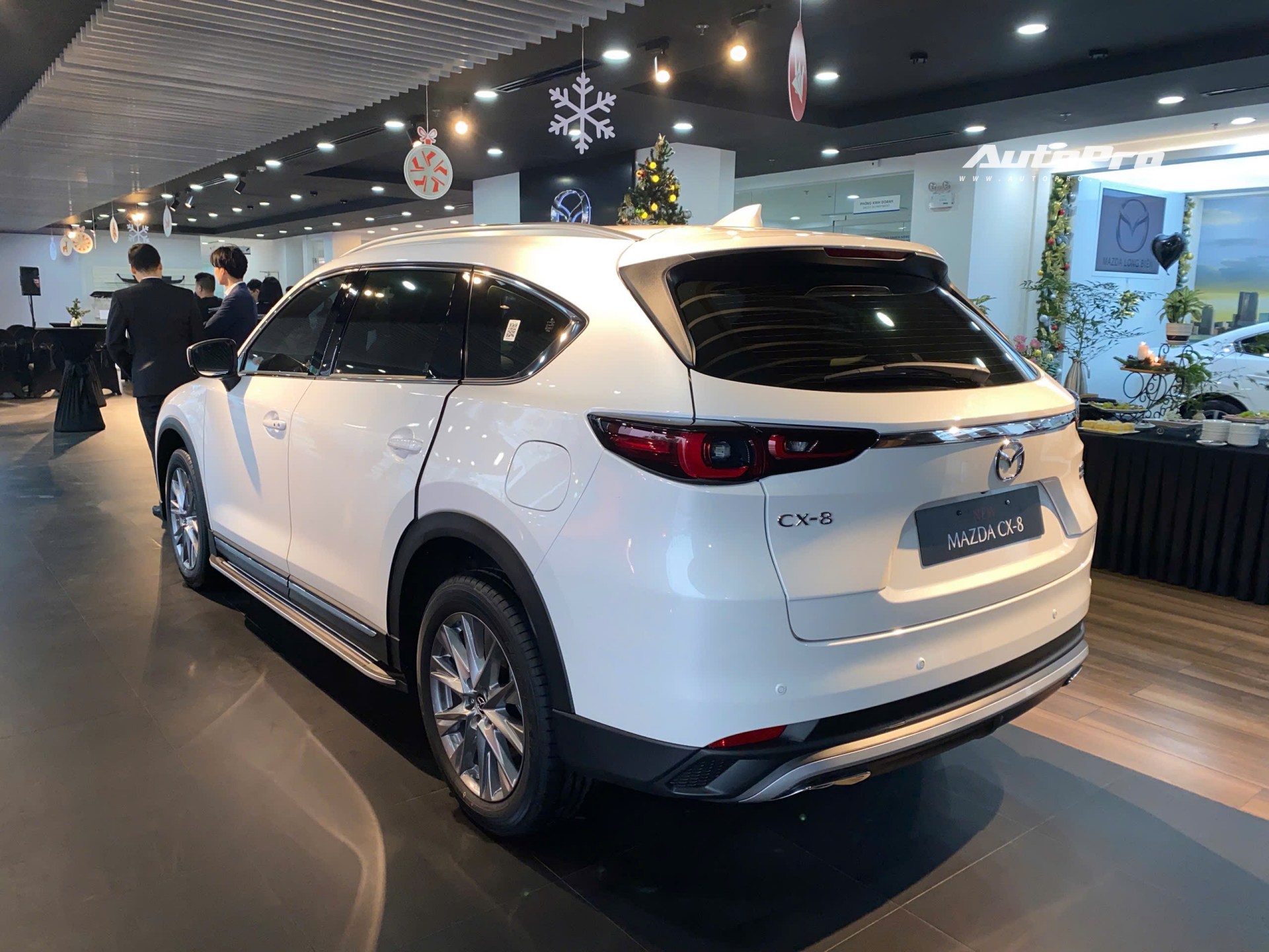 Ảnh thực tế Mazda CX-8 2024 giá cao nhất 1,149 tỷ tại đại lý: Thiết kế thay đổi, thêm tính năng công nghệ cạnh tranh Santa Fe - Ảnh 16