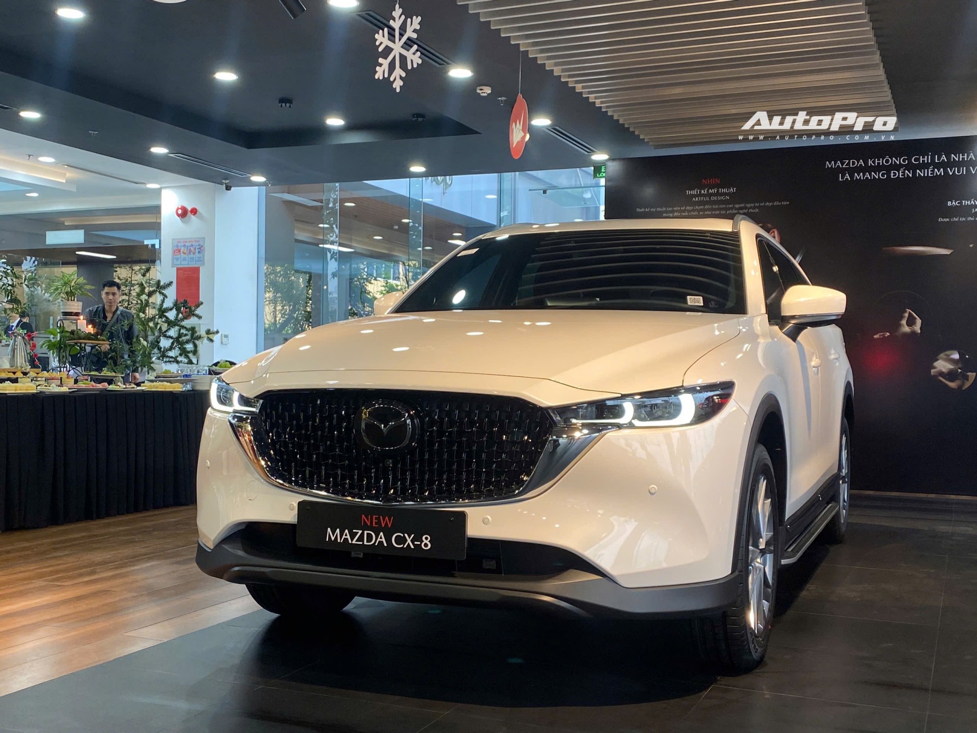 Ảnh thực tế Mazda CX-8 2024 giá cao nhất 1,149 tỷ tại đại lý: Thiết kế thay đổi, thêm tính năng công nghệ cạnh tranh Santa Fe - Ảnh 2
