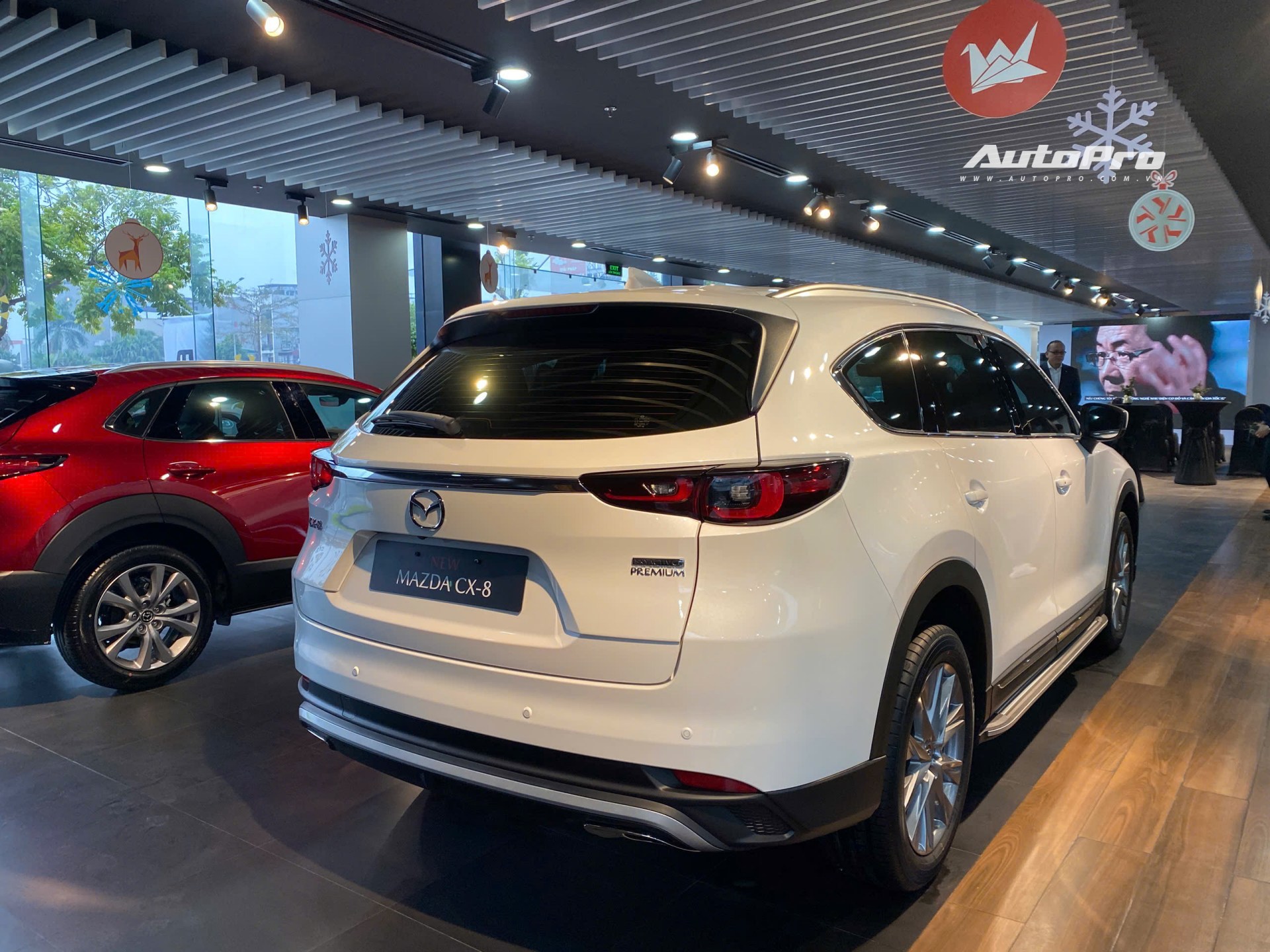 Ảnh thực tế Mazda CX-8 2024 giá cao nhất 1,149 tỷ tại đại lý: Thiết kế thay đổi, thêm tính năng công nghệ cạnh tranh Santa Fe - Ảnh 3