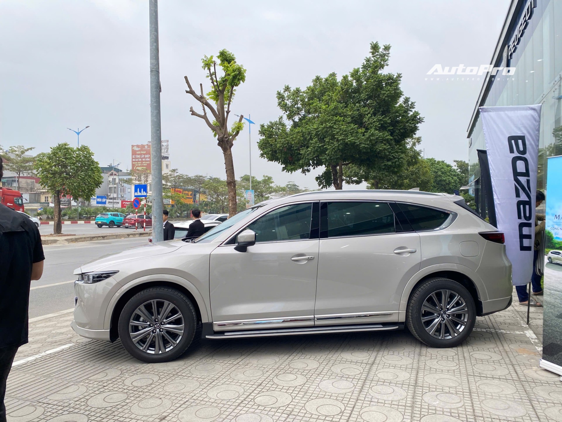 Ảnh thực tế Mazda CX-8 2024 giá cao nhất 1,149 tỷ tại đại lý: Thiết kế thay đổi, thêm tính năng công nghệ cạnh tranh Santa Fe - Ảnh 7