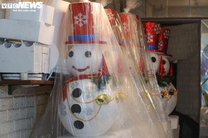 Nghề 'nặn' người tuyết ở Hà Nội kiếm bộn tiền trong mùa Giáng sinh - Ảnh 12