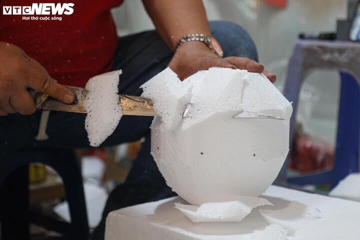 Nghề 'nặn' người tuyết ở Hà Nội kiếm bộn tiền trong mùa Giáng sinh - Ảnh 7