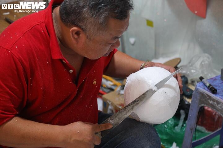 Nghề 'nặn' người tuyết ở Hà Nội kiếm bộn tiền trong mùa Giáng sinh - Ảnh 8