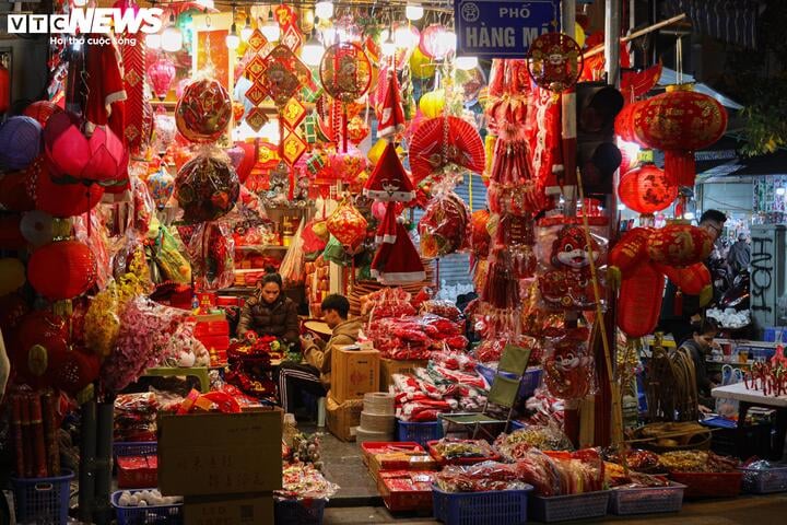 Sắp đến Noel, 'thủ phủ' bán đồ trang trí ở Hà Nội vẫn ế ẩm - Ảnh 15