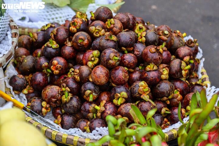 Thị trường mùng 1 cuối cùng của năm Giáp Thìn: Giá cau tăng gấp đôi - Ảnh 10