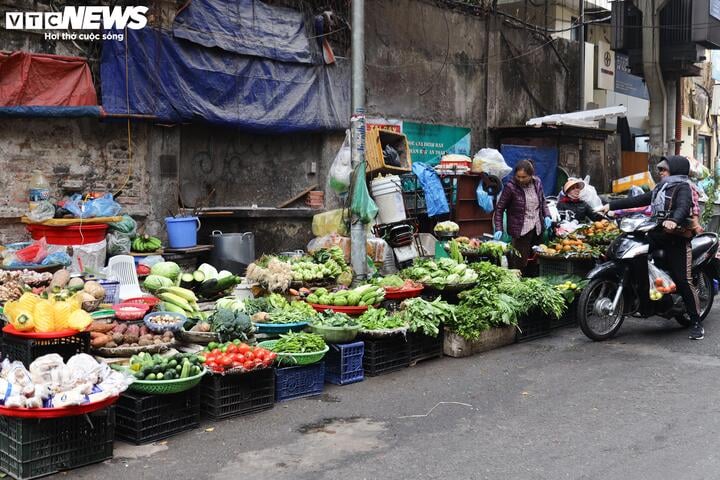 Thị trường mùng 1 cuối cùng của năm Giáp Thìn: Giá cau tăng gấp đôi - Ảnh 8