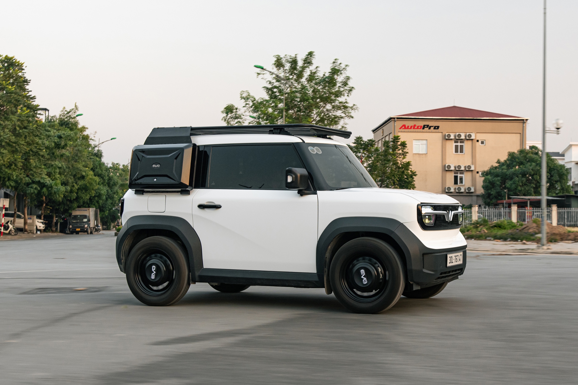 Mua VinFast VF 3 cho vợ nhưng thích quá lấy dùng ké, kỹ sư ô tô chia sẻ: ‘Thay đổi hẳn thói quen, nuôi rẻ như xe máy’ - Ảnh 1