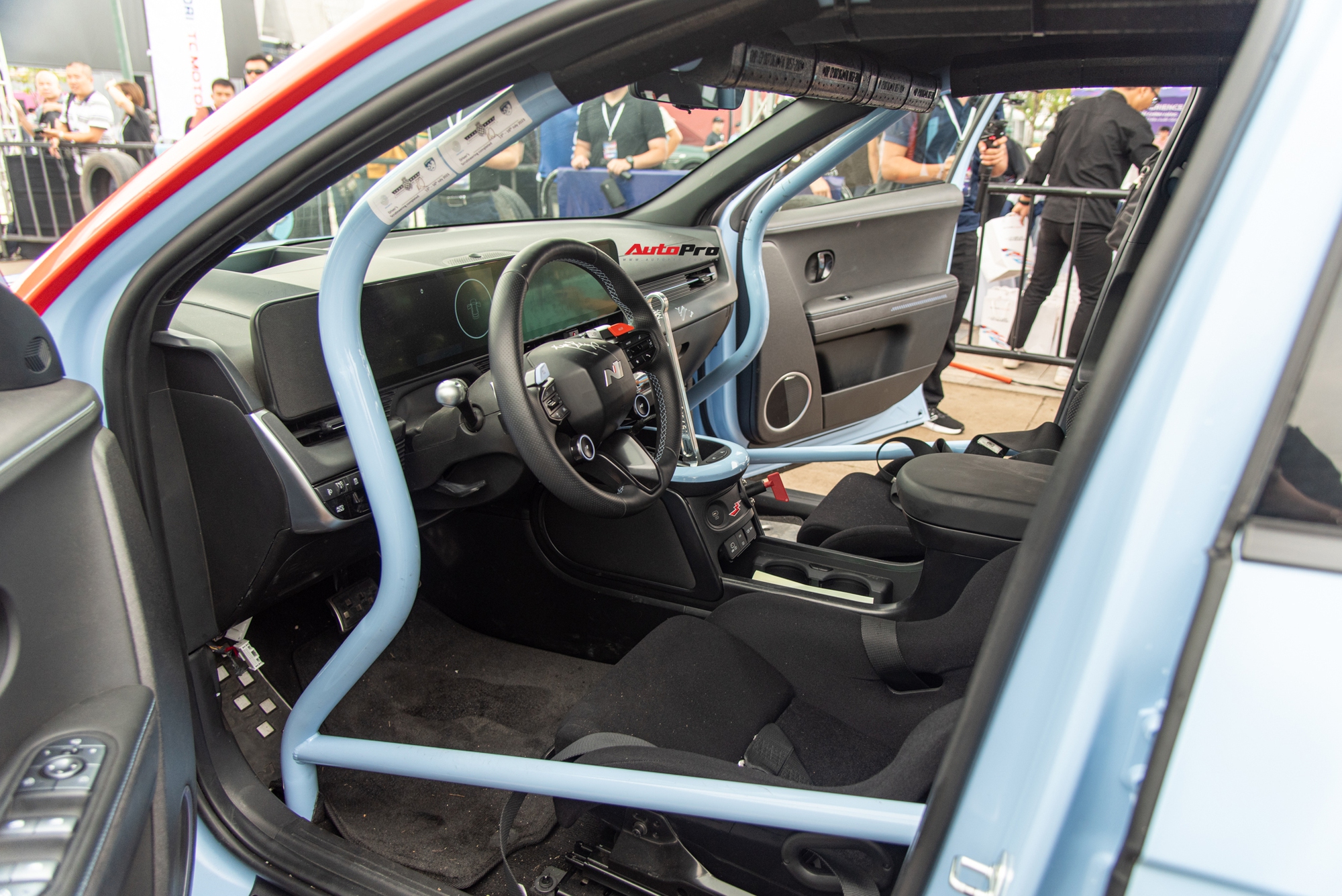 Cận cảnh Hyundai Ioniq 5 N độ drift vừa về Việt Nam: Gần 650 mã, thêm khung chống lật và phanh tay, giả lập sang số như xe xăng - Ảnh 5