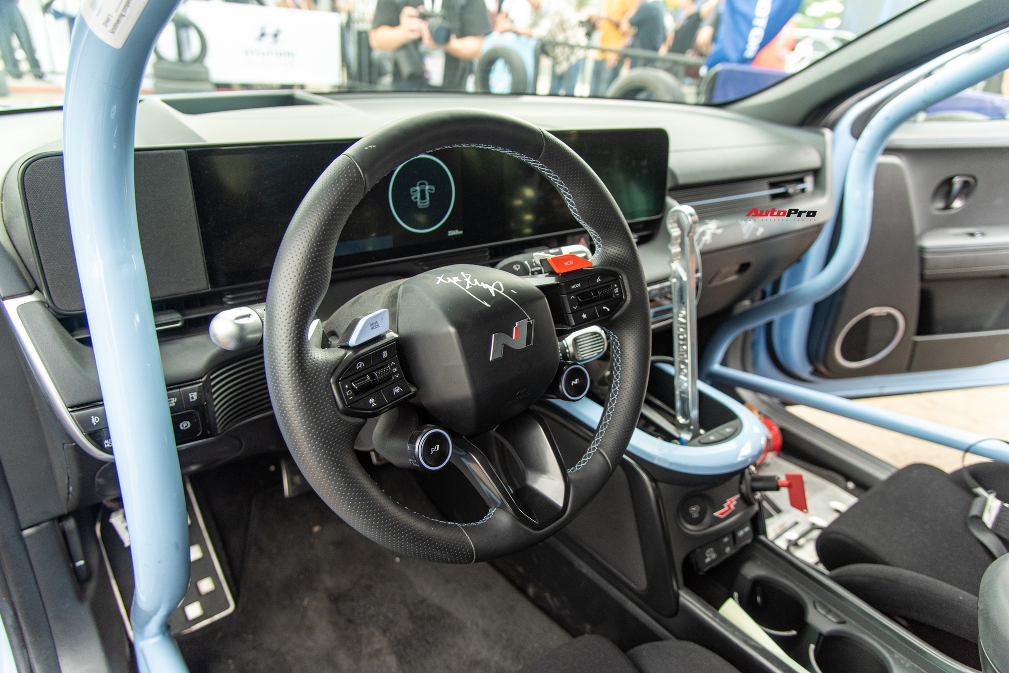 Cận cảnh Hyundai Ioniq 5 N độ drift vừa về Việt Nam: Gần 650 mã, thêm khung chống lật và phanh tay, giả lập sang số như xe xăng - Ảnh 7