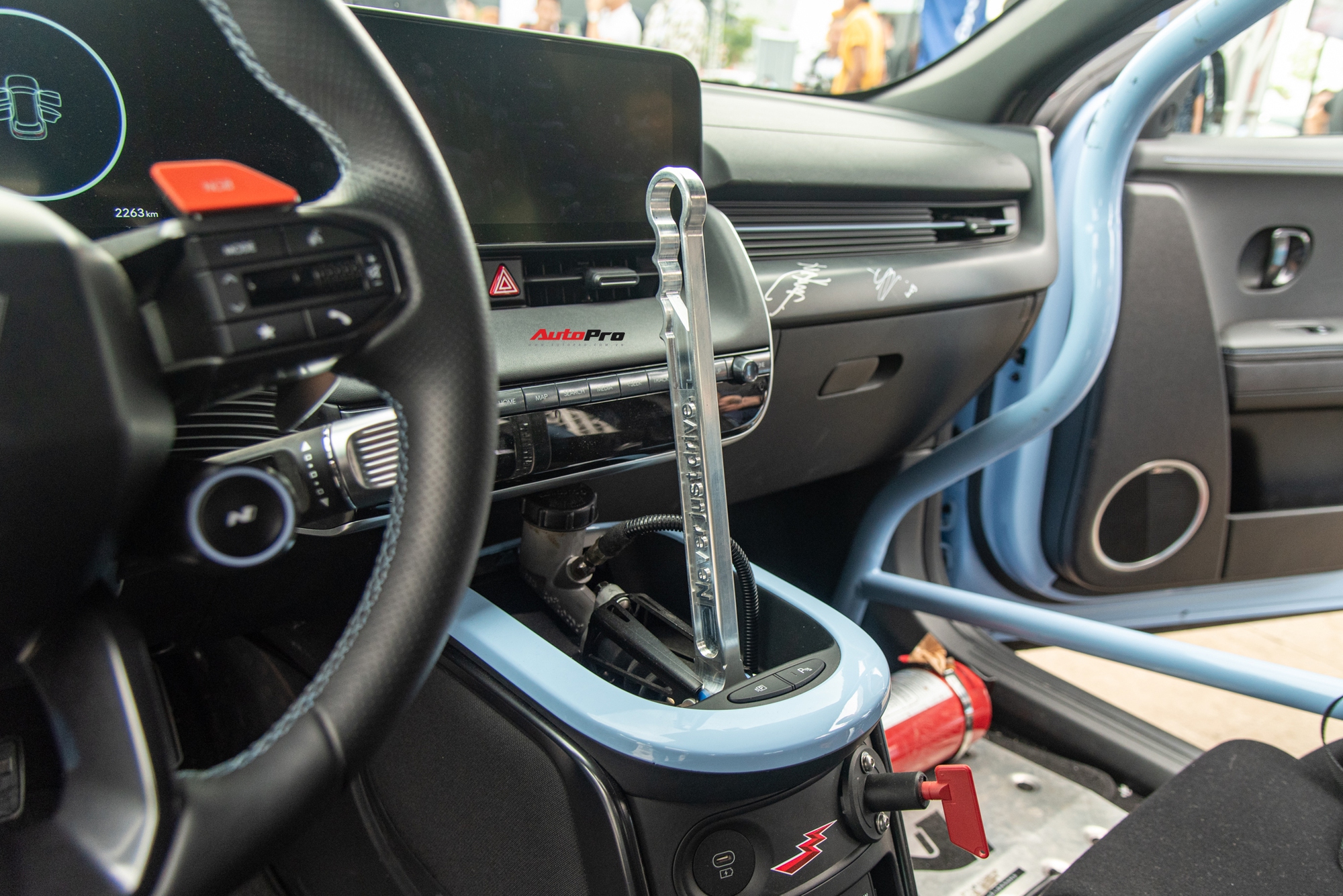 Cận cảnh Hyundai Ioniq 5 N độ drift vừa về Việt Nam: Gần 650 mã, thêm khung chống lật và phanh tay, giả lập sang số như xe xăng - Ảnh 9