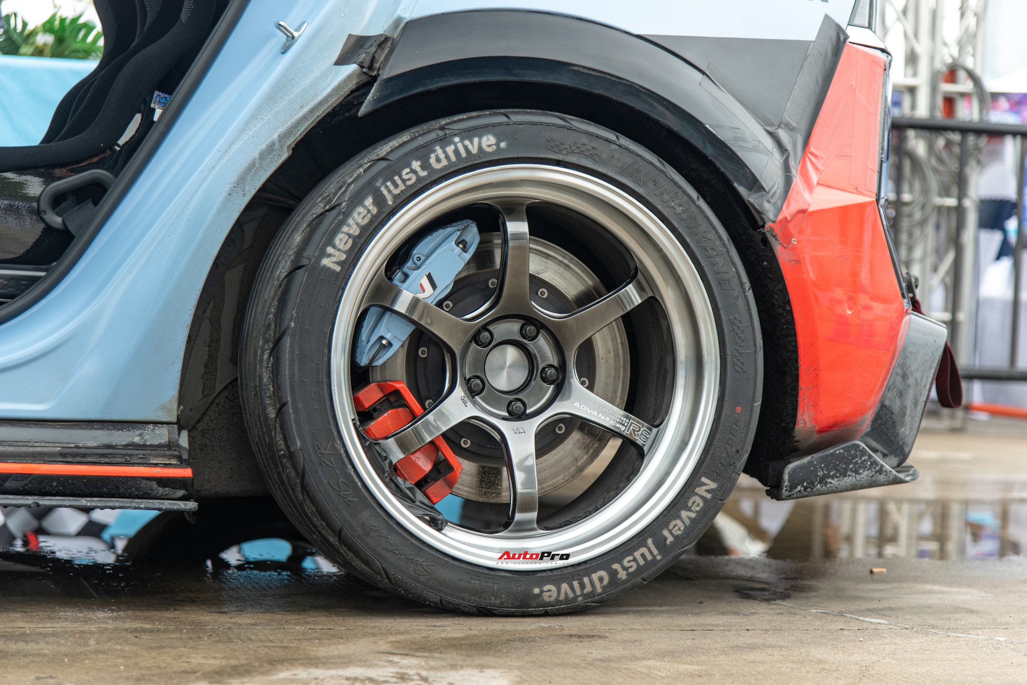 Cận cảnh Hyundai Ioniq 5 N độ drift vừa về Việt Nam: Gần 650 mã, thêm khung chống lật và phanh tay, giả lập sang số như xe xăng - Ảnh 4